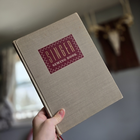 Singer Sewing Book 1949 Hardcover Vintage Craft Book - Picture 1 of 8